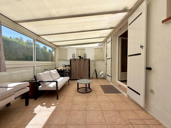Appartement T2/3 – Véranda – Terrasse - Place de parking - 83700 Saint-Raphaël - Réf 86904422