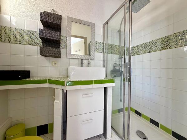 Appartement T2/3 – Véranda – Terrasse - Place de parking - 83700 Saint-Raphaël - Réf 86904422