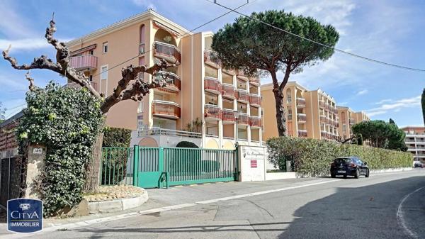 Appartement à louer 2 pièces 43m² Fréjus (83600)