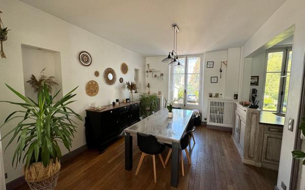 Maison à vendre    7 pièces •  Nogent-le-Rotrou