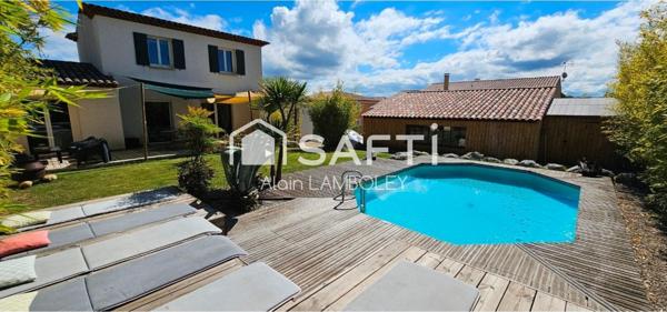 Villa avec piscine, jacuzzi et dépendance"