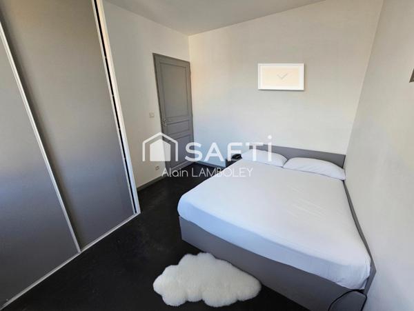 Villa avec piscine, jacuzzi et dépendance"