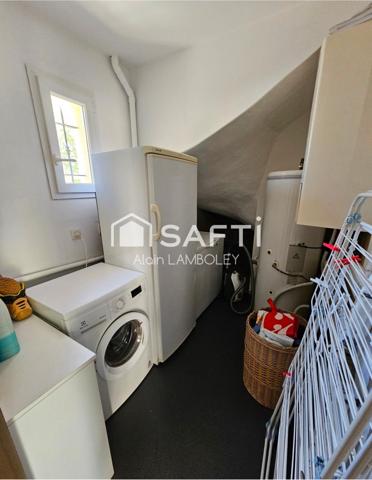 Villa avec piscine, jacuzzi et dépendance"