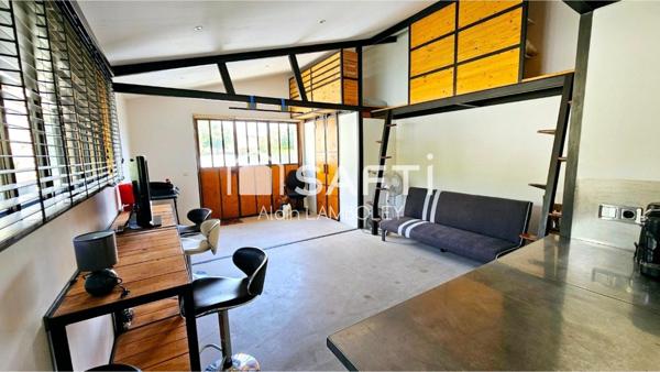 Villa avec piscine, jacuzzi et dépendance"