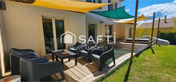 Villa avec piscine, jacuzzi et dépendance"