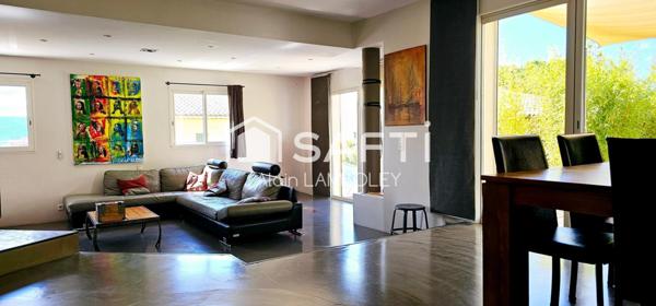 Villa avec piscine, jacuzzi et dépendance"