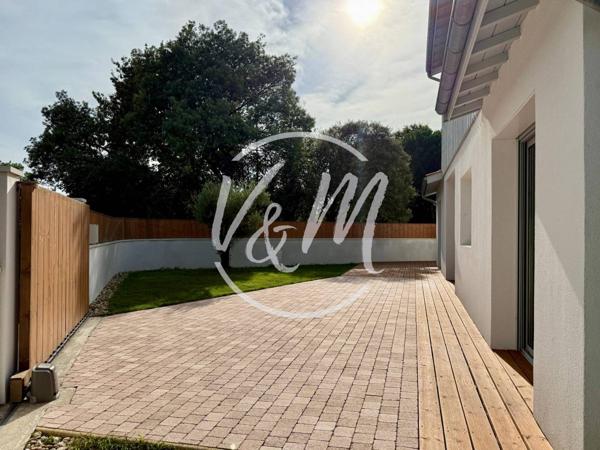 Maison à vendre à Andernos- EXCLUSIVITE!- Rénovée d'environ 100m² avec 2 chambres, 1 suite et un bureau sur une parcelle d'environ 350m² au calme ANDERNOS
