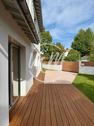 Maison à vendre à Andernos- EXCLUSIVITE!- Rénovée d'environ 100m² avec 2 chambres, 1 suite et un bureau sur une parcelle d'environ 350m² au calme ANDERNOS