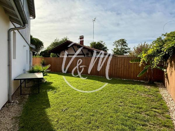 Maison à vendre à Andernos- EXCLUSIVITE!- Rénovée d'environ 100m² avec 2 chambres, 1 suite et un bureau sur une parcelle d'environ 350m² au calme ANDERNOS