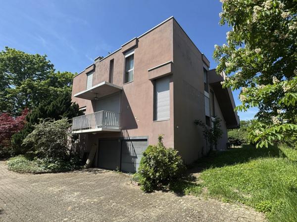A vendre immeuble professionnel 360 m2 sur 1363 M3 de terrain clos et arboré à CLERMONT FERRAND (63)