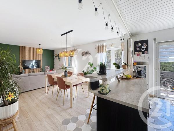 Appartement T5 à vendre  5 pièces - 97,89 m2 ESSERT - 90