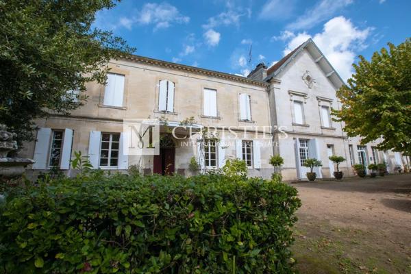 Au coeur de Libourne, magnifique propriété pleine de charme à rénover