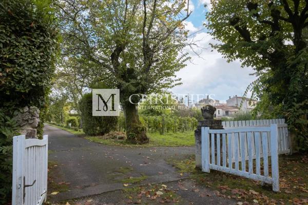 Au coeur de Libourne, magnifique propriété pleine de charme à rénover