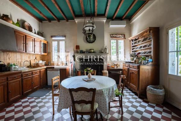 Au coeur de Libourne, magnifique propriété pleine de charme à rénover