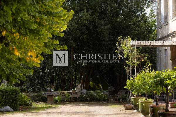 Au coeur de Libourne, magnifique propriété pleine de charme à rénover