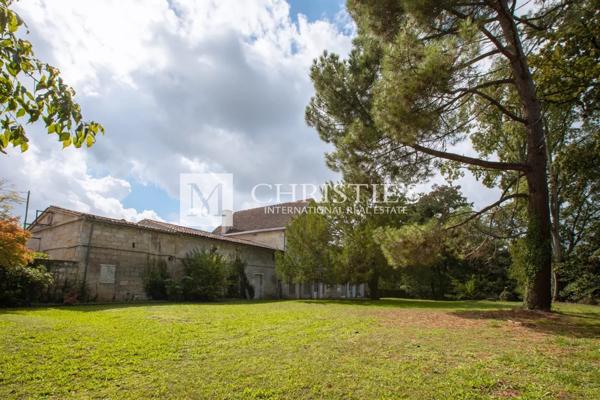 Au coeur de Libourne, magnifique propriété pleine de charme à rénover