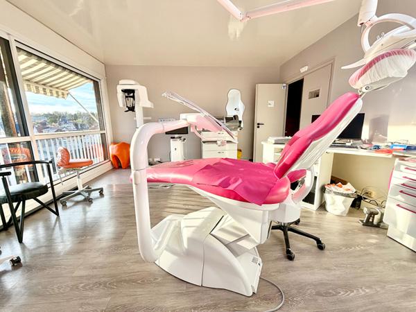 Cabinet dentaire avec 2 fauteuils dans bel appartement 3 pièces