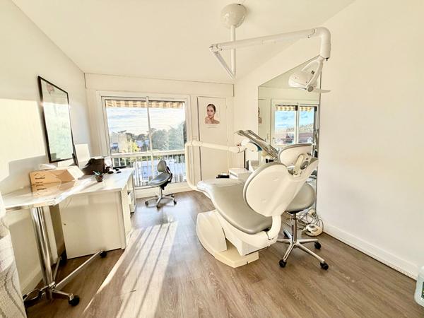 Cabinet dentaire avec 2 fauteuils dans bel appartement 3 pièces