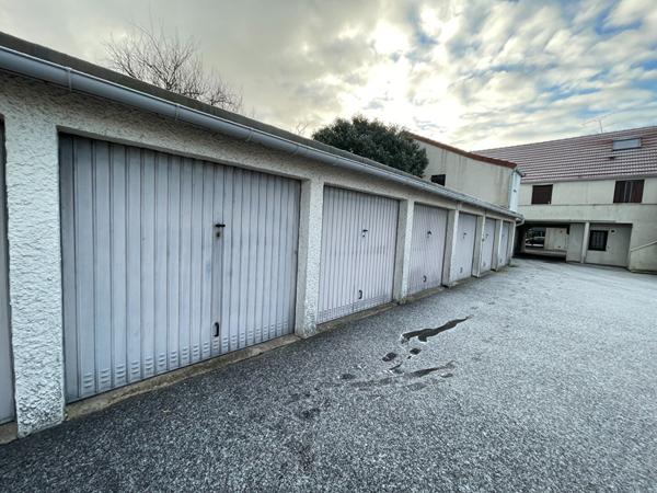 Parking / box Ozoir La Ferriere