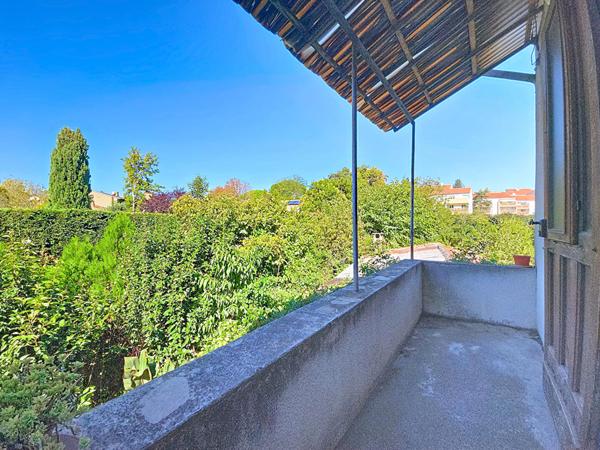 Exclusivité Nestenn Immobilier. Au centre-ville de Castanet-Tolosan. Appartement T3 à vendre avec balcon, jardin et 2 parkings.