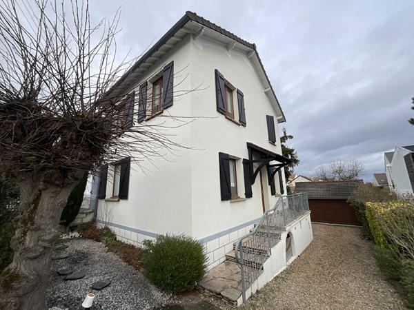 Maison à 7min gare / séjour cheminée / 4 chambres / grand jardin / sous sol total et garage