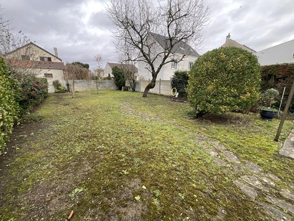 Maison à 7min gare / séjour cheminée / 4 chambres / grand jardin / sous sol total et garage