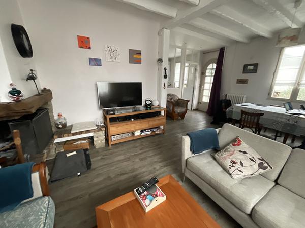 Maison à 7min gare / séjour cheminée / 4 chambres / grand jardin / sous sol total et garage