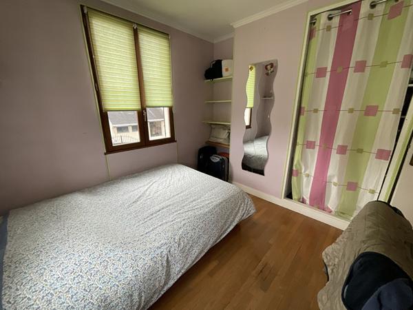 Maison à 7min gare / séjour cheminée / 4 chambres / grand jardin / sous sol total et garage