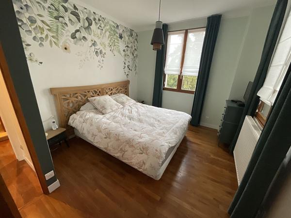 Maison à 7min gare / séjour cheminée / 4 chambres / grand jardin / sous sol total et garage