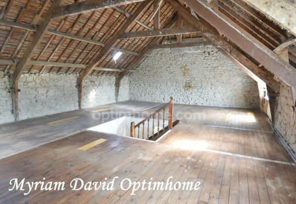 Maison à rénover avec fort potentiel – Jardin – Proche centre de Rostrenen