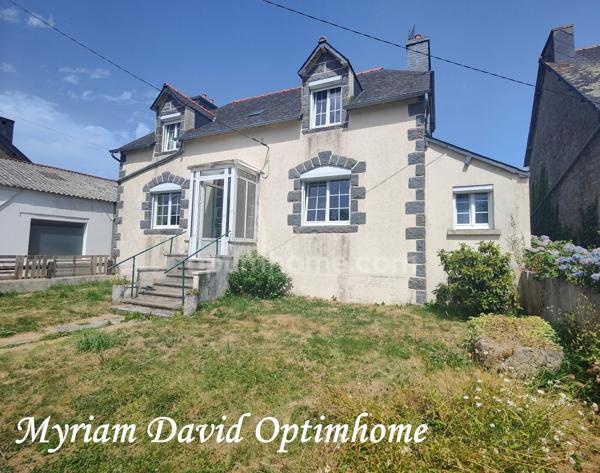 Maison à rénover avec fort potentiel – Jardin – Proche centre de Rostrenen