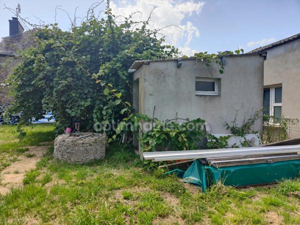 Maison à rénover avec fort potentiel – Jardin – Proche centre de Rostrenen