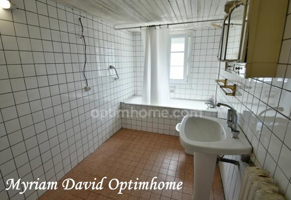 Maison à rénover avec fort potentiel – Jardin – Proche centre de Rostrenen