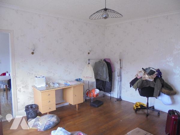 Maison mitoyenne d'un côté avec jardin, 3 chambres.