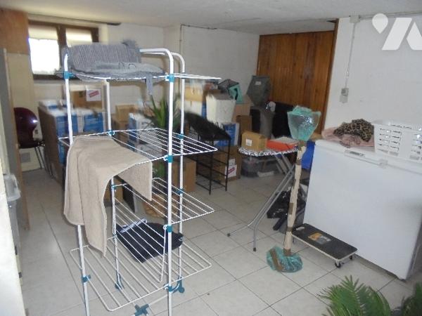 Maison mitoyenne d'un côté avec jardin, 3 chambres.