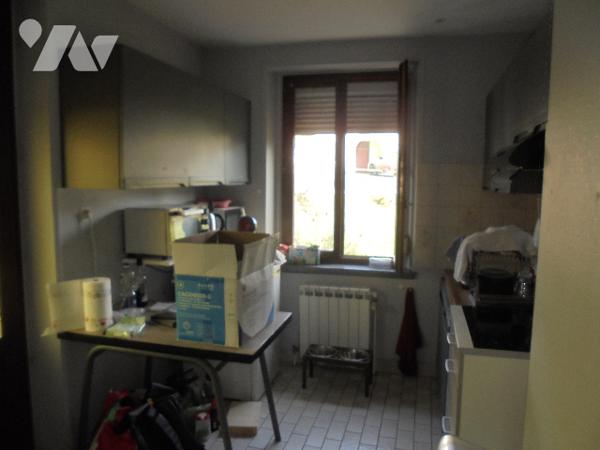 Maison mitoyenne d'un côté avec jardin, 3 chambres.