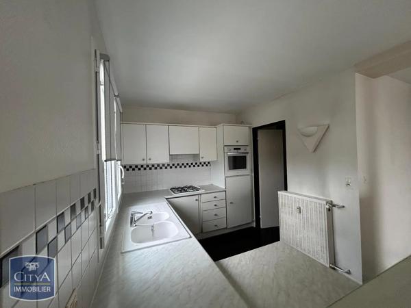 Appartement à louer 3 pièces 75.16m² Angoulême (16000)