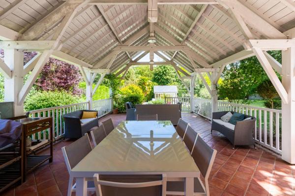Propriété familiale de charme et son jardin paradisiaque