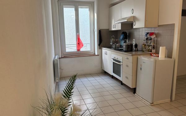 Immeuble à vendre    6 pièces •  Saint-Symphorien-d'Ozon