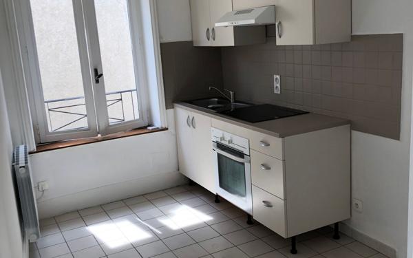 Immeuble à vendre    6 pièces •  Saint-Symphorien-d'Ozon