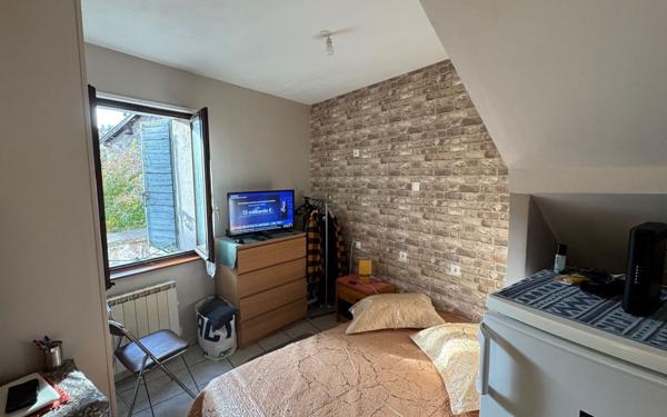 Immeuble à vendre    6 pièces •  Saint-Symphorien-d'Ozon