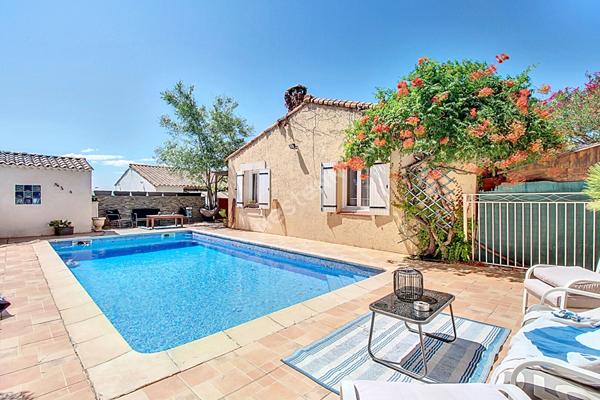 Vitrolles, Maison 5 pièces 106 m2 sur une parcelle d'environ 419m² avec piscine.