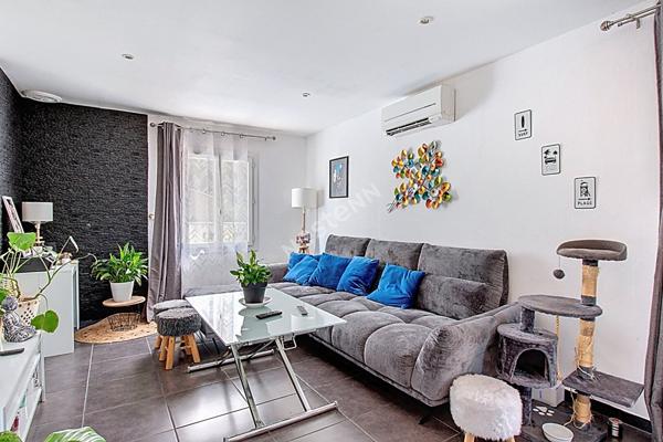 Vitrolles, Maison 5 pièces 106 m2 sur une parcelle d'environ 419m² avec piscine.