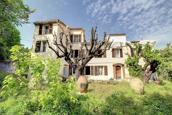 A VENDRE en EXCLUSIVITE à DRAGUIGNAN - Maison 10 pièces 202 m² sur un terrain de 1585 m²