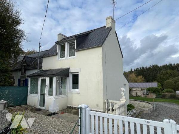 Maison à vendre à TREGUNC, 
A 1 Km d'une boulangerie, 2 km d'un supermarché, adorable maison d...