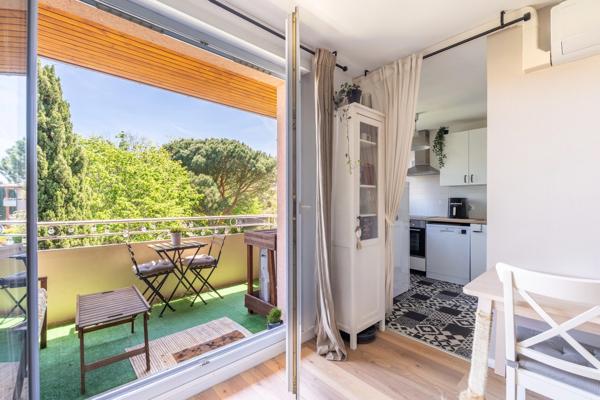 T3, 2 chambres, terrasse, climatisation, 2 places de parking