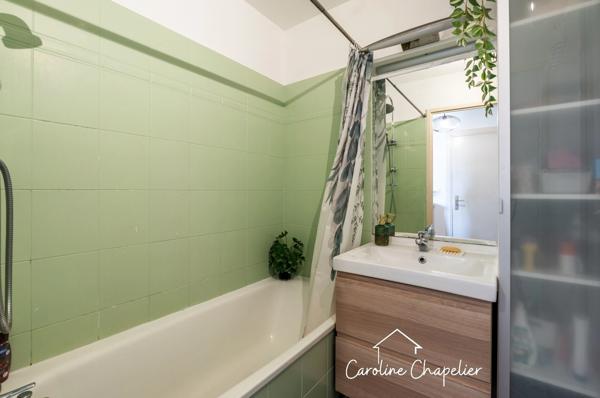 T3, 2 chambres, terrasse, climatisation, 2 places de parking
