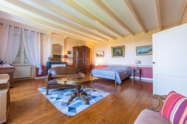 Maison charentaise 327 m² ! Crist390793