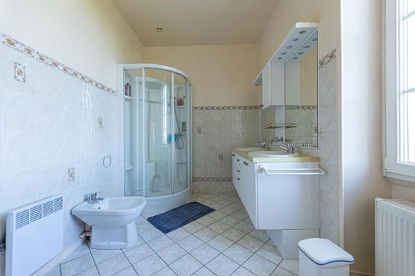 Maison charentaise 327 m² ! Crist390793