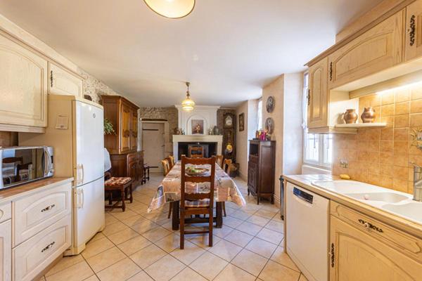 Maison charentaise 327 m² ! Crist390793